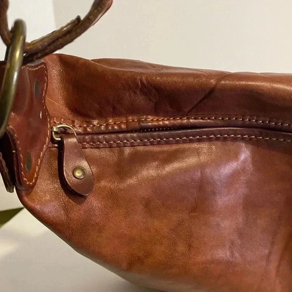 I Medici brown distressed leather shoulder bag - Picture 7 of 14